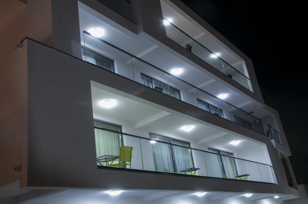 Apartment Whitehouse